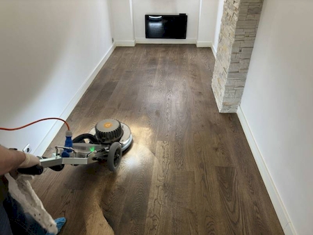 application de la teinte chocolat