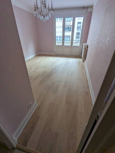 Remplacement et rénovation après dégât des eaux de parquet contrecollé et massif à Craponne